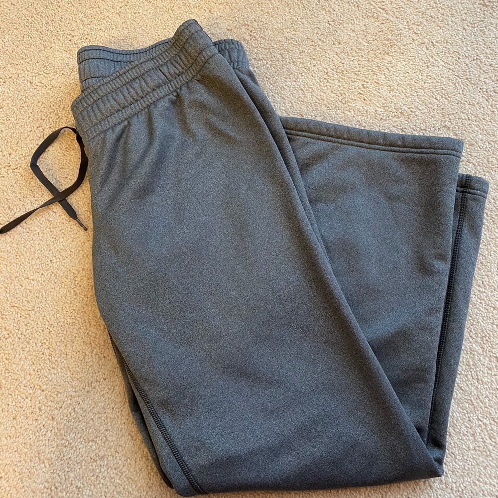 Gray women’s under Armour sweat pants